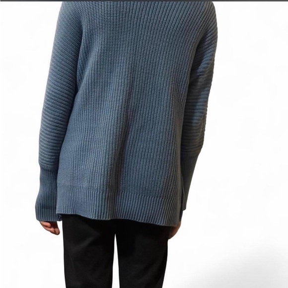 Stylish Blue Cardigan with Button Details - Picture 3 of 4